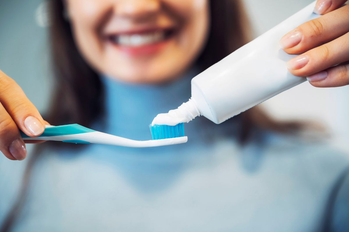 should i brush my teeth after using whitening strips