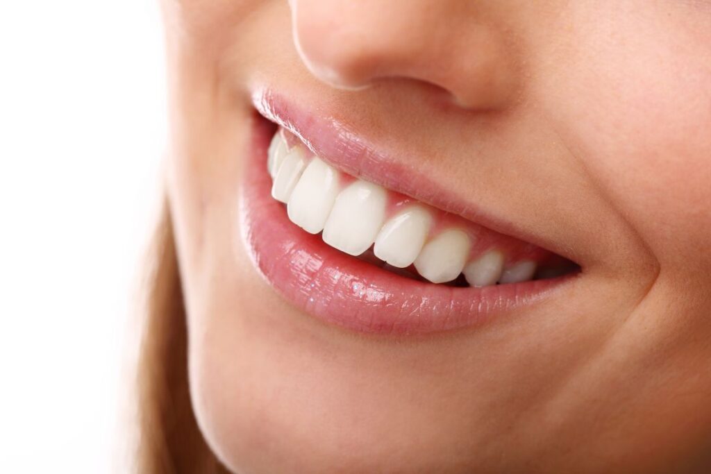 10 Effective Ways to Whiten Your Teeth Naturally at Home